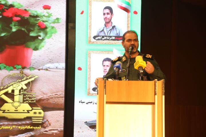 سردار خرسند: شهدای زرهی در آهن تفتیده تانک جنگیدند تا خط ولایت حفظ شود 