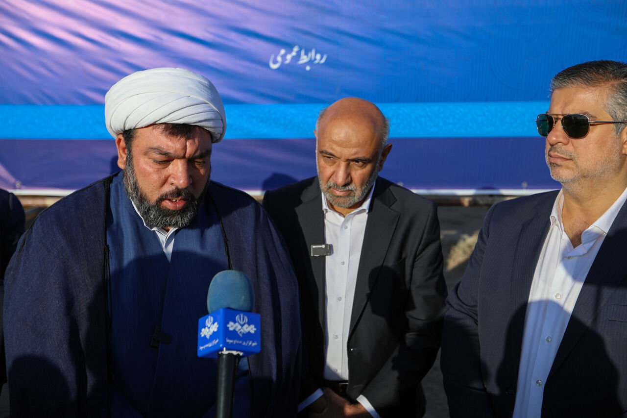 آغاز عملیات اجرایی پروژه مسکن کارگری زرندیه با حضور وزیر کار