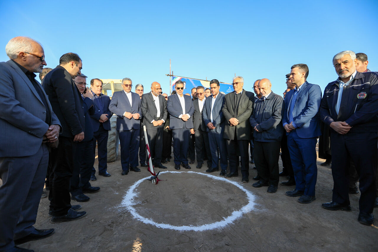 آغاز عملیات اجرایی پروژه مسکن کارگری زرندیه با حضور وزیر کار