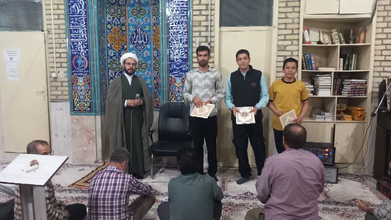 گروه دختران مهدی شایسته تقدیر مسابقات سرود مساجد ساوه شدند