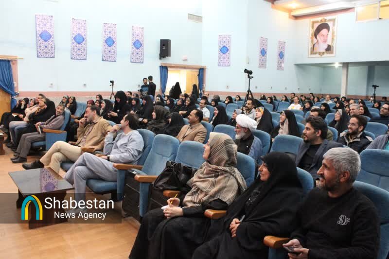 والدین، مربیان و نوجوانان مهارت‌های تربیتی را می‌آموزند