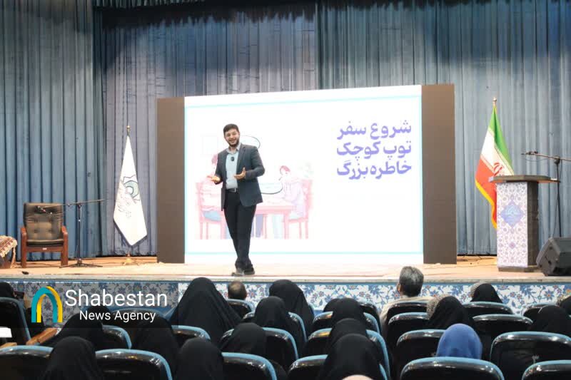 والدین، مربیان و نوجوانان مهارت‌های تربیتی را می‌آموزند