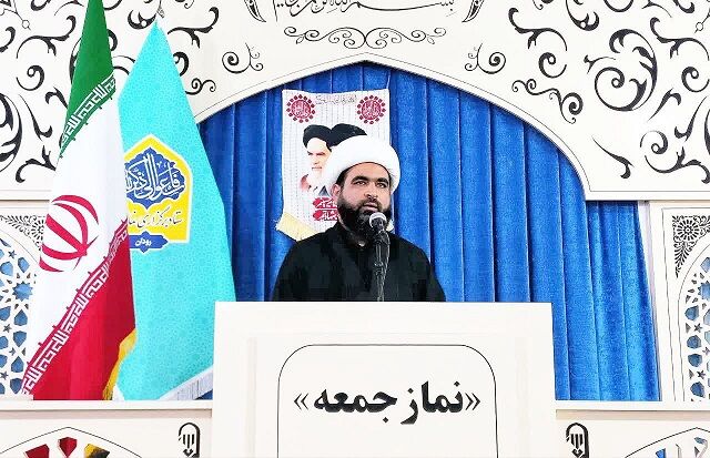 مساجد و دستگاه‌های فرهنگی برای دفاع از هویت ملی و دینی وارد میدان شوند