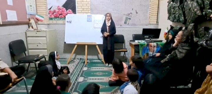 آموزش نقاشی به اعضای کانون فرهنگی هنری شهید ابراهیم هادی