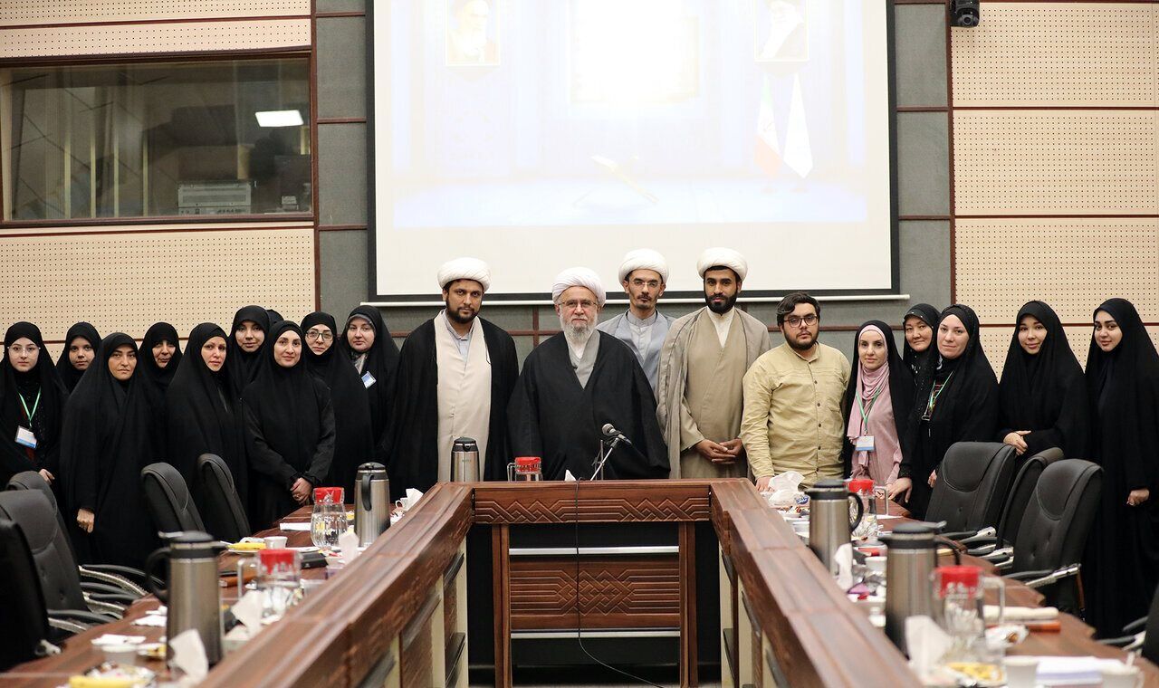 زن مسلمان باید به «علم و ایمان» مسلح باشد/تحصیل زن از دیدگاه اسلام واجب است