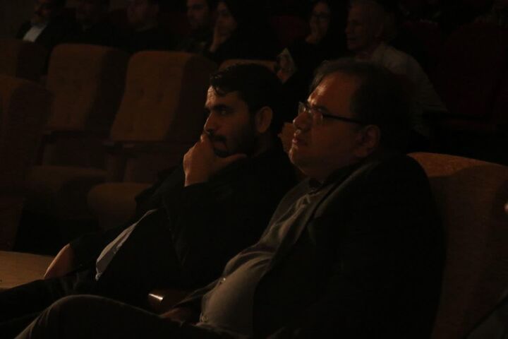 معاون فرهنگی هنری ستاد کانون‌های مساجد به تماشای «بانوی بی‌نشان» نشست