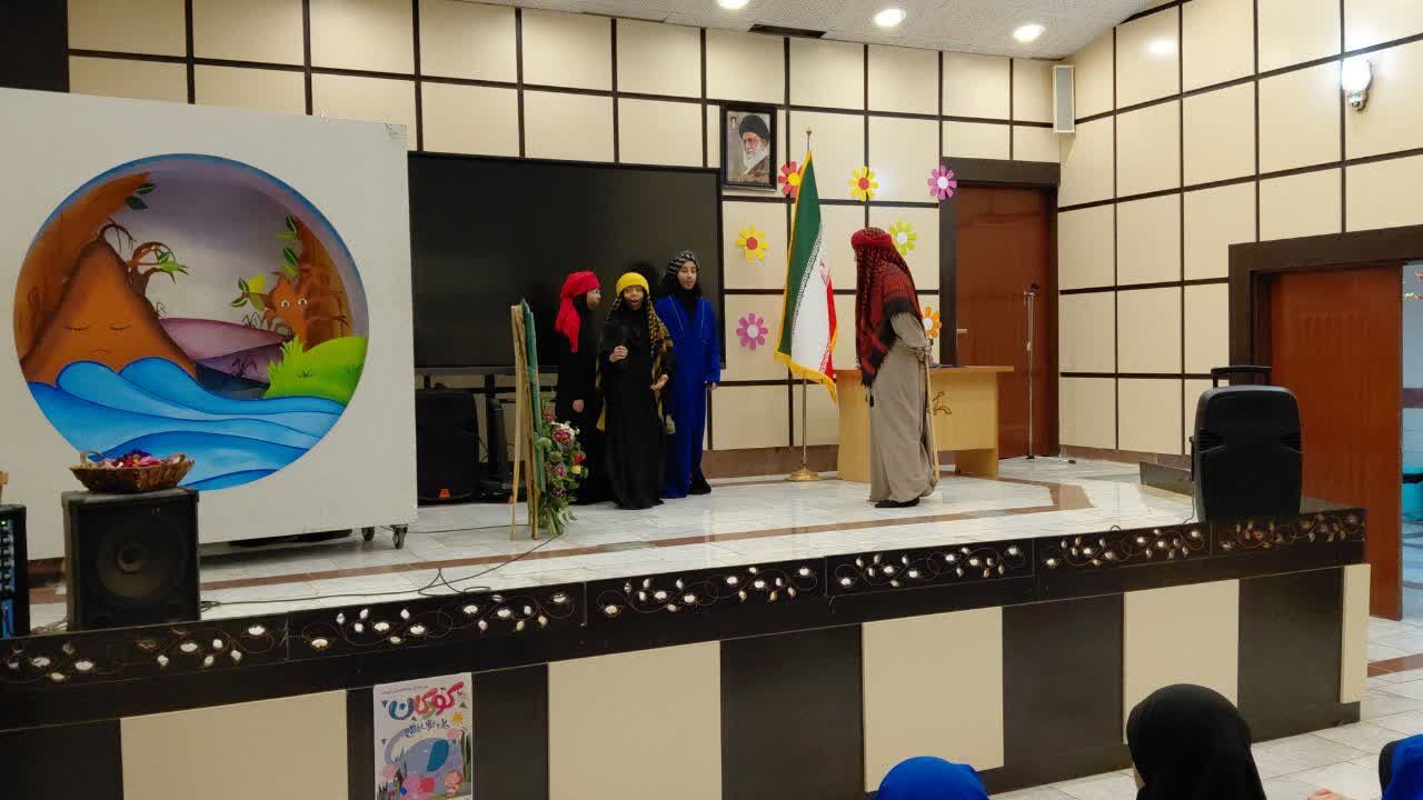 اجرای نمایش "پشت درهای سوخته" به روایت نوجوانان کانون فرهنگی هنری امام رضا(ع)