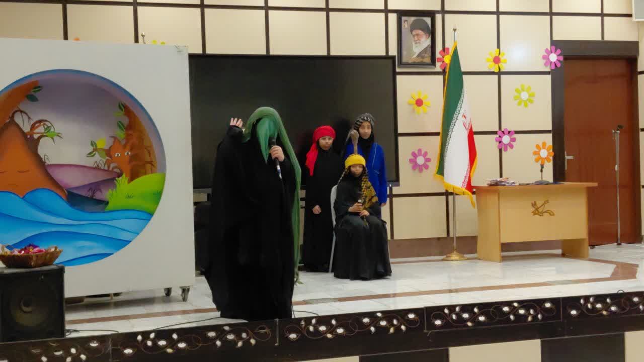 اجرای نمایش "پشت درهای سوخته" به روایت نوجوانان کانون فرهنگی هنری امام رضا(ع)