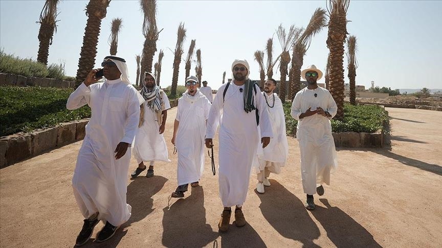 سفر ۱۵ مسلمان با پای پیاده از مکه به مدینه منوره