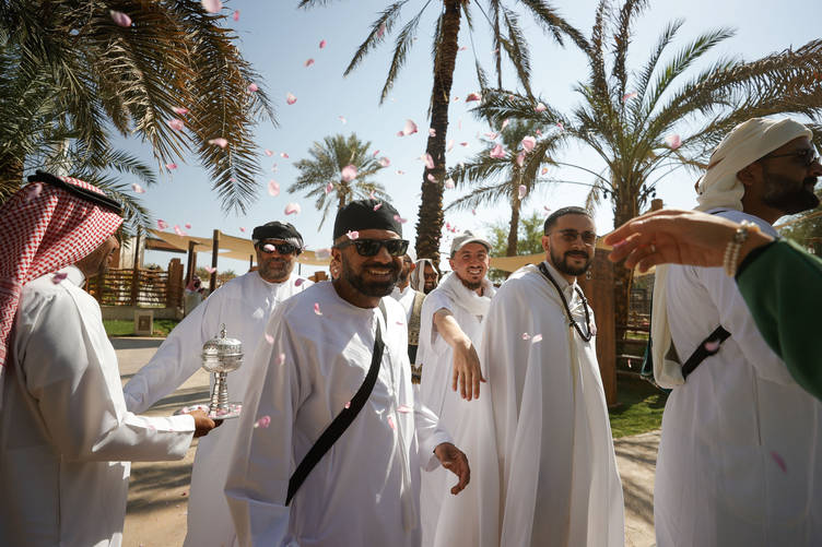سفر ۱۵ مسلمان با پای پیاده از مکه به مدینه منوره