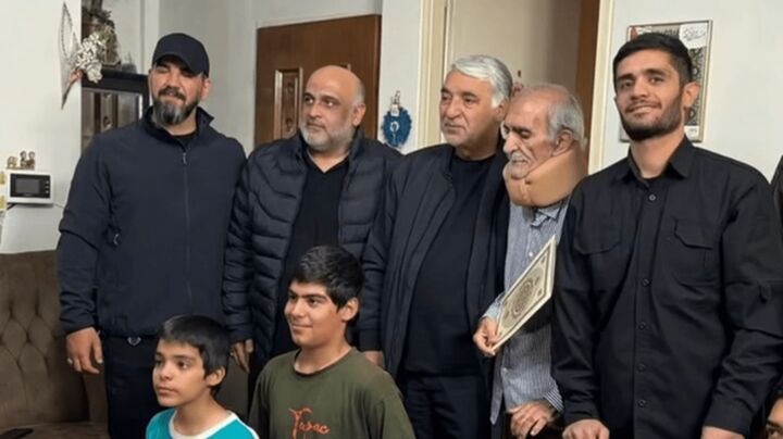 عیادت و برپایی روضه توسط هیئتی‌ها در خانه پیشکسوت کشتی