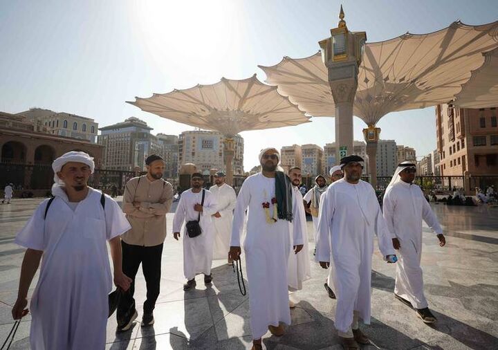 سفر ۱۵ مسلمان با پای پیاده از مکه به مدینه منوره