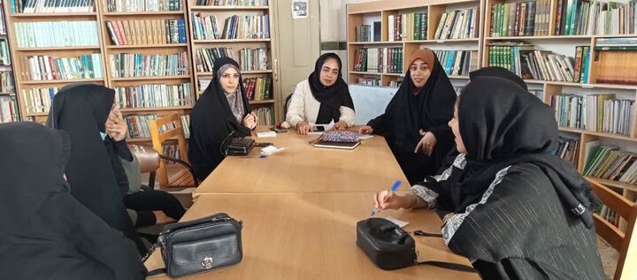 پاتوق گفت‌وگو فاطمی در کامیاران آغاز شد؛ ترویج فرهنگ گفت‌وگو و بازخوانی سیره حضرت زهرا (س)