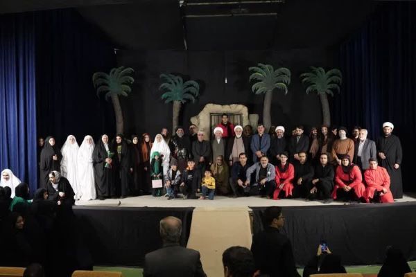 معاون قرآنی وزیر فرهنگ به تماشای نمایش آیینی «بانوی بی‌نشان» نشست