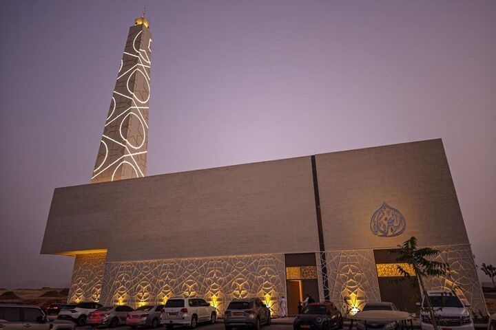 آیین افتتاح مسجد العرفان با رونمایی از فرش نفیس ایرانی