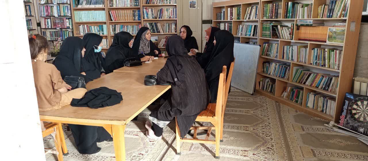 پاتوق گفتوگو فاطمی در کامیاران آغاز شد؛ ترویج فرهنگ گفتوگو و بازخوانی سیره حضرت زهرا (س)