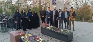 ادای احترام شرکت‌کنندگان جشنواره قرآنی «مدهامتان» به مقام والای شهیدان