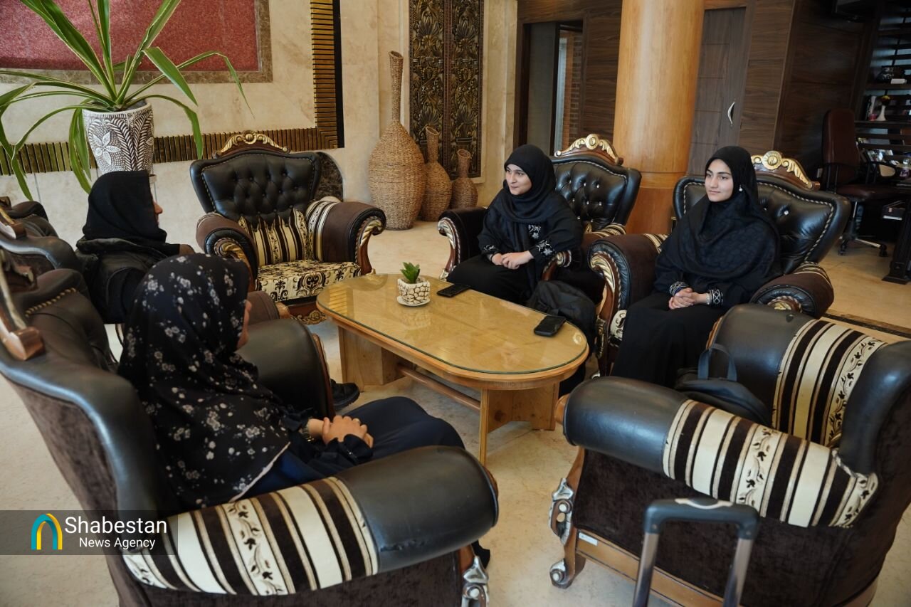 ادای احترام شرکت‌کنندگان جشنواره قرآنی «مدهامتان» به مقام والای شهیدان