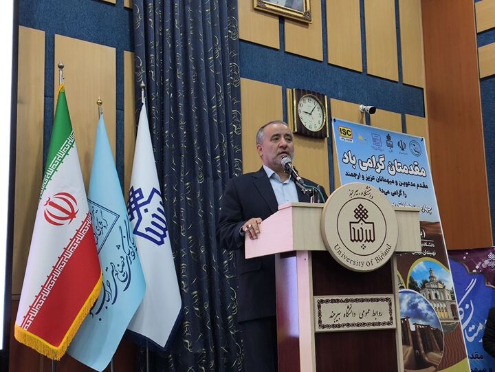 انتقاد استاندار خراسان جنوبی از درآمد پایین بخش گردشگری