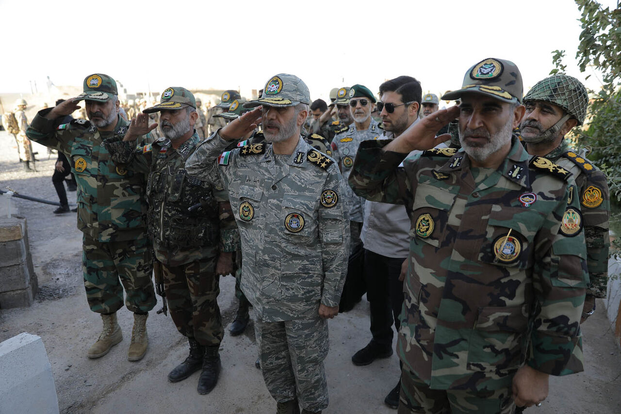 بازدید فرمانده کل ارتش از روند احداث دیوار مرزی در شمال شرق کشور