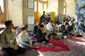 استقبال مسجدی‌ها از تیم شرکت‌کننده استان البرز در هفدهمین مسابقات قرآنی «مدهامتان»