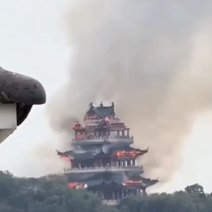 سوختن معبد ۱۵۰۰ ساله در چین
