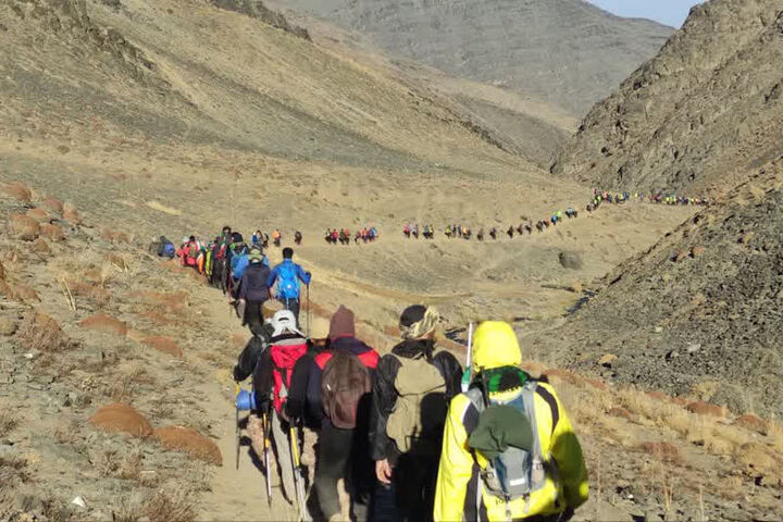 صعود کوهنوردان قمی به «بام خراسان»همزمان با سالروز شهادت سردار حاج حسن طهرانی مقدم