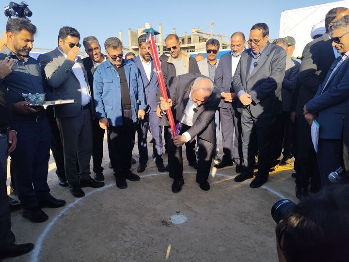 کلنگ‌زنی آبرسانی به ۱۹۵۰ واحد مسکن ملی در کهنوج با حضور وزیر نیرو