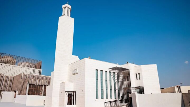 افتتاح مسجد «ابراهیم بن ولی» در دبی امارات؛ نماد معماری اسلامی نوین در قلب «جمیرا لیفینج»