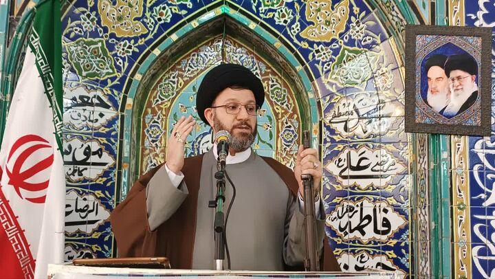 بسیج ترجمان هیهات منا الذله است