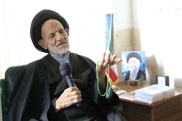 خاطرات و کرامات شهدا سرمایه‌ای برای انقلاب اسلامی است