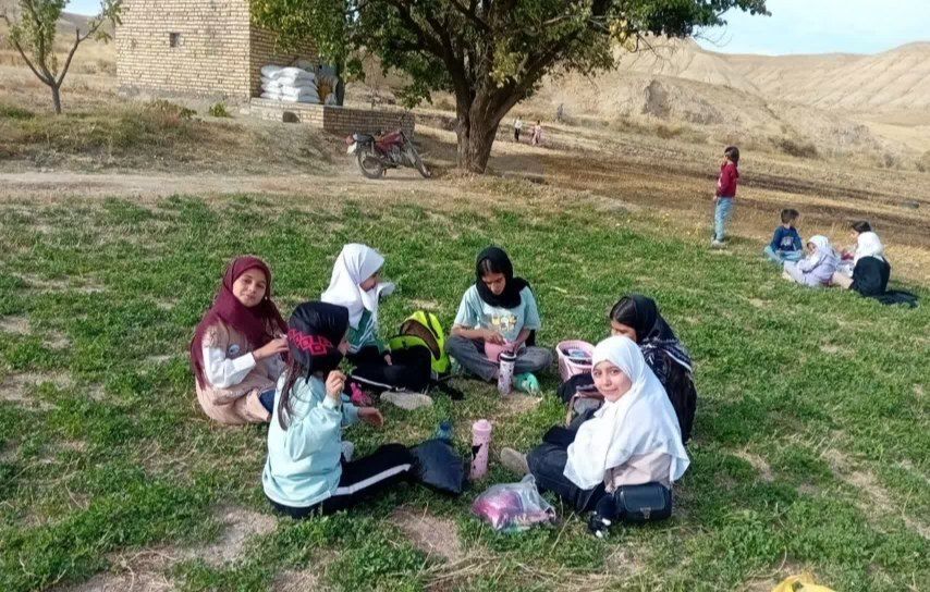 «یک روز با بچه‌های مسجد»؛ اردوی صمیمی و پُرنشاط اعضای کانون نورالثقلین در دامان طبیعت بیانلو