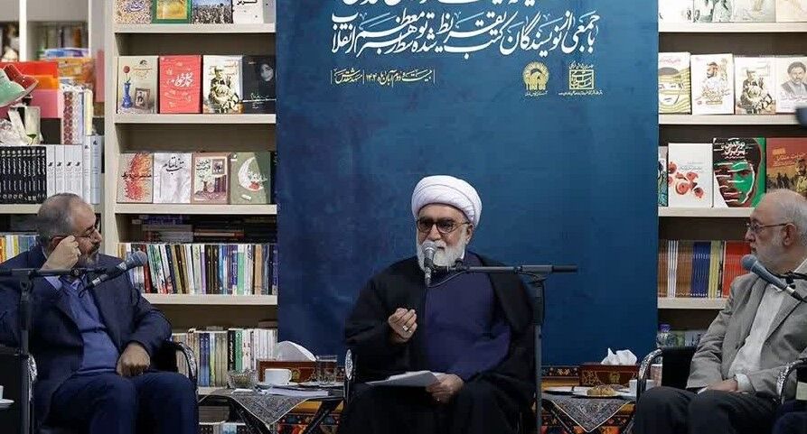 در کتاب‌هایتان جلوه‌ای از امام رضا(ع) را داشته باشید