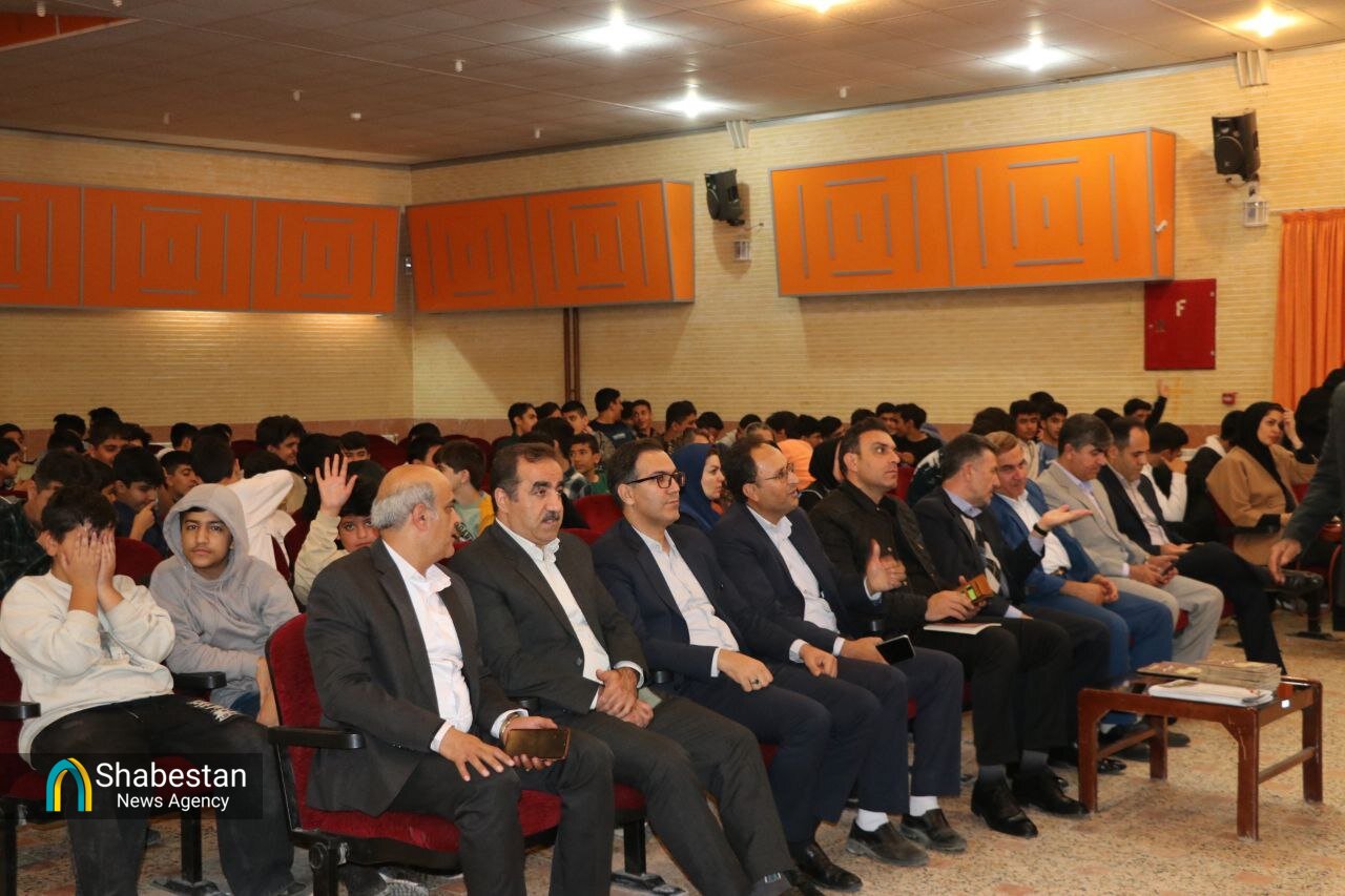 آیین زنگ کتاب در سنندج؛ طنین فرهنگ مطالعه در آغاز سیوسومین هفته کتاب جمهوری اسلامی ایران