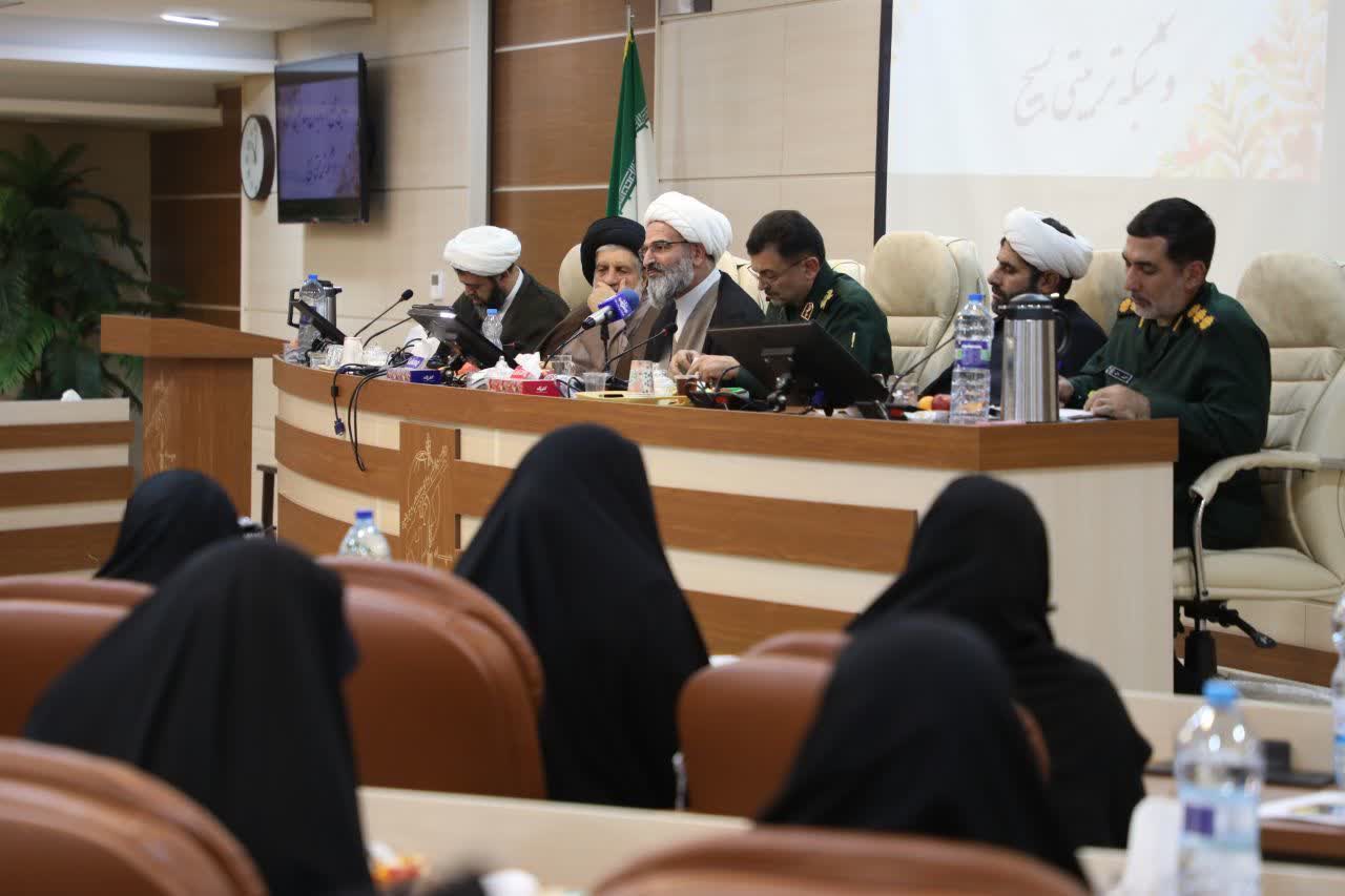 آنچه اعتقادات صحیح را بالا می‌برد «عمل صالح» است