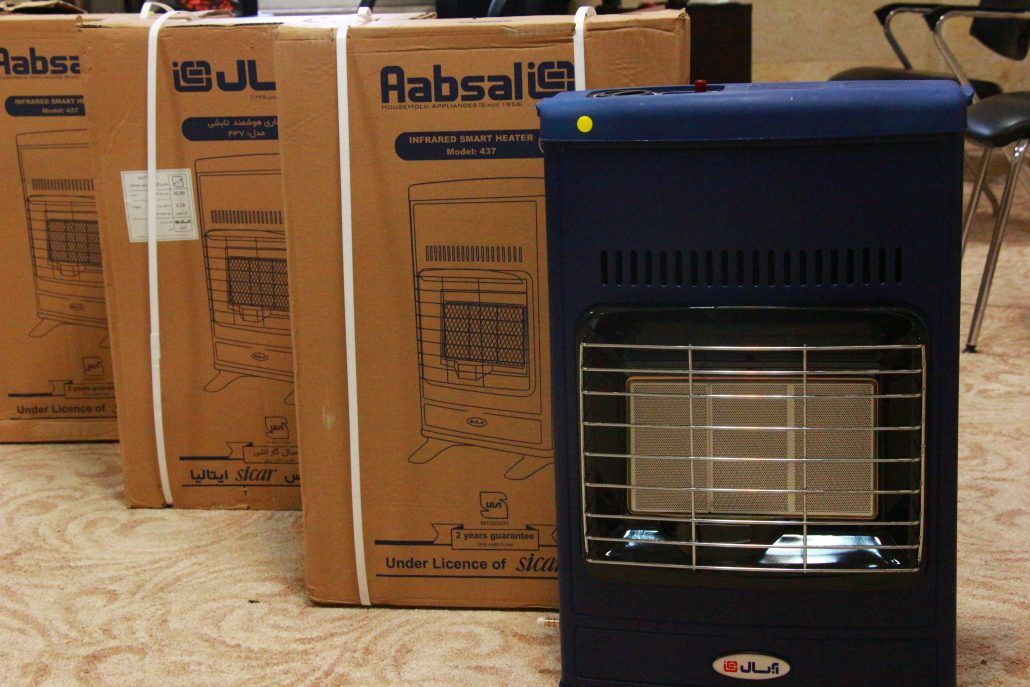 توزیع ۵۰ بخاری گازی بین خانواده‌ های نیازمند در دیشموک