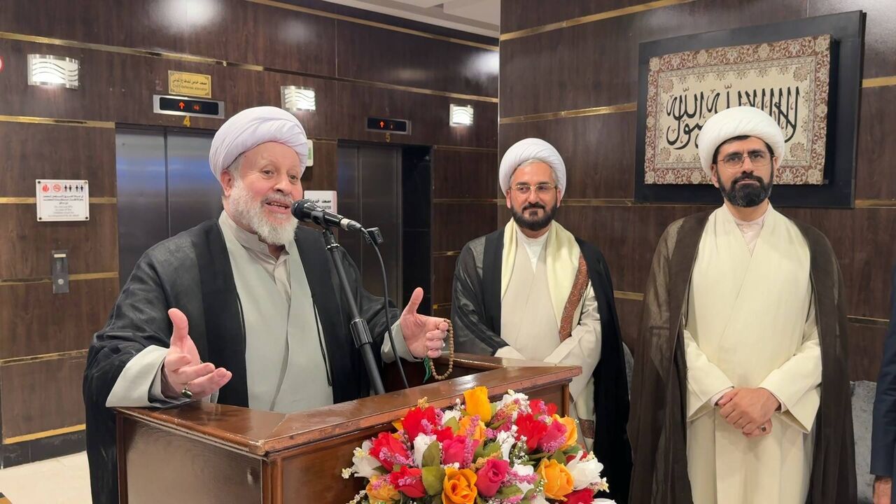 ورود دانشجویان عمره‌گزار به مدینه/ استقبال گرم از نخستین کاروان دانشگاهیان