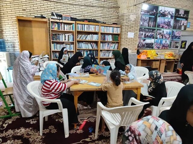 ماجراجویی کتابخوانی دختران مسجدی شهر هشتبندی/ از قصه‌های رنگارنگ تا جشن پتو