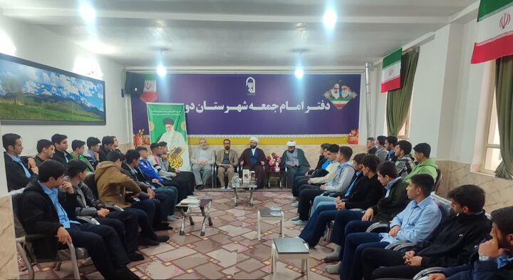 مطالعه پیوسته نسل جوان را در برابر آسیب‌های فکری مصون می‌سازد