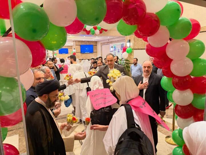 سفر معنوی دانشگاهیان آغاز شد/۸ هزار نفر به سرزمین وحی مشرف می شوند