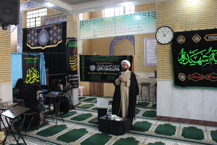 نشست «شیوه‌های دعوت فرزندان به نماز» ویژه والدین در اراک برگزار شد