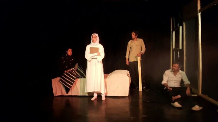 مردم اصفهان اجرای تئاترهای صحنه‌ای و خیابانی را به نظاره نشستند