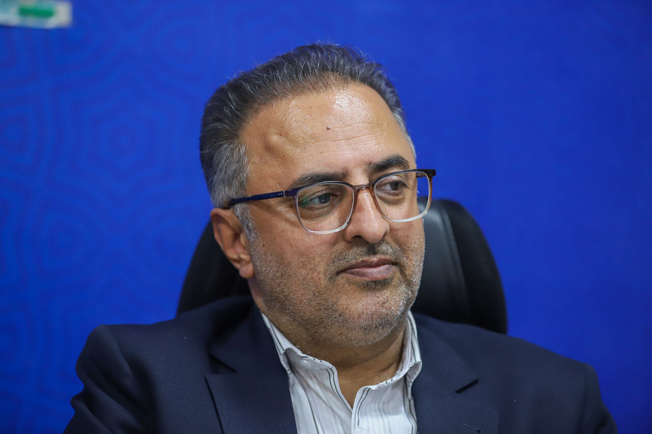 نشست مشترک تشکل‌های کارگری و کارفرمایی در اراک برگزار شد؛ تأکید بر تقویت سه‌جانبه‌گرایی برای توسعه پایدار