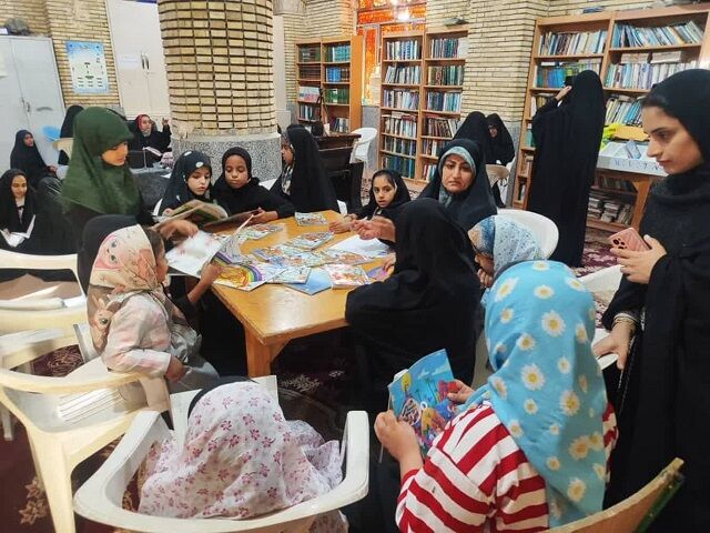 ماجراجویی کتابخوانی دختران مسجدی شهر هشتبندی/ از قصه‌های رنگارنگ تا جشن پتو