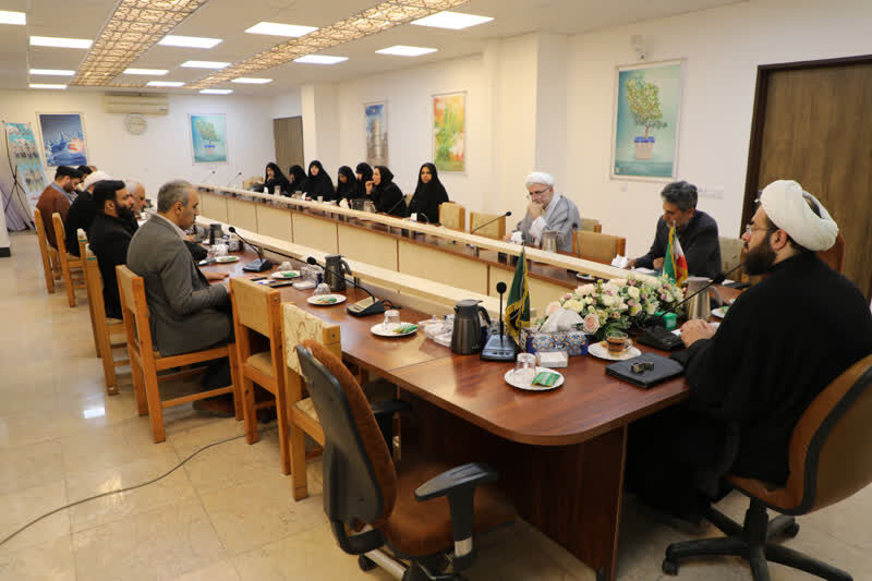 تبیین هویت بانوی مسلمان؛ محور برنامه های بزرگداشت مقام زن و مادر باشد