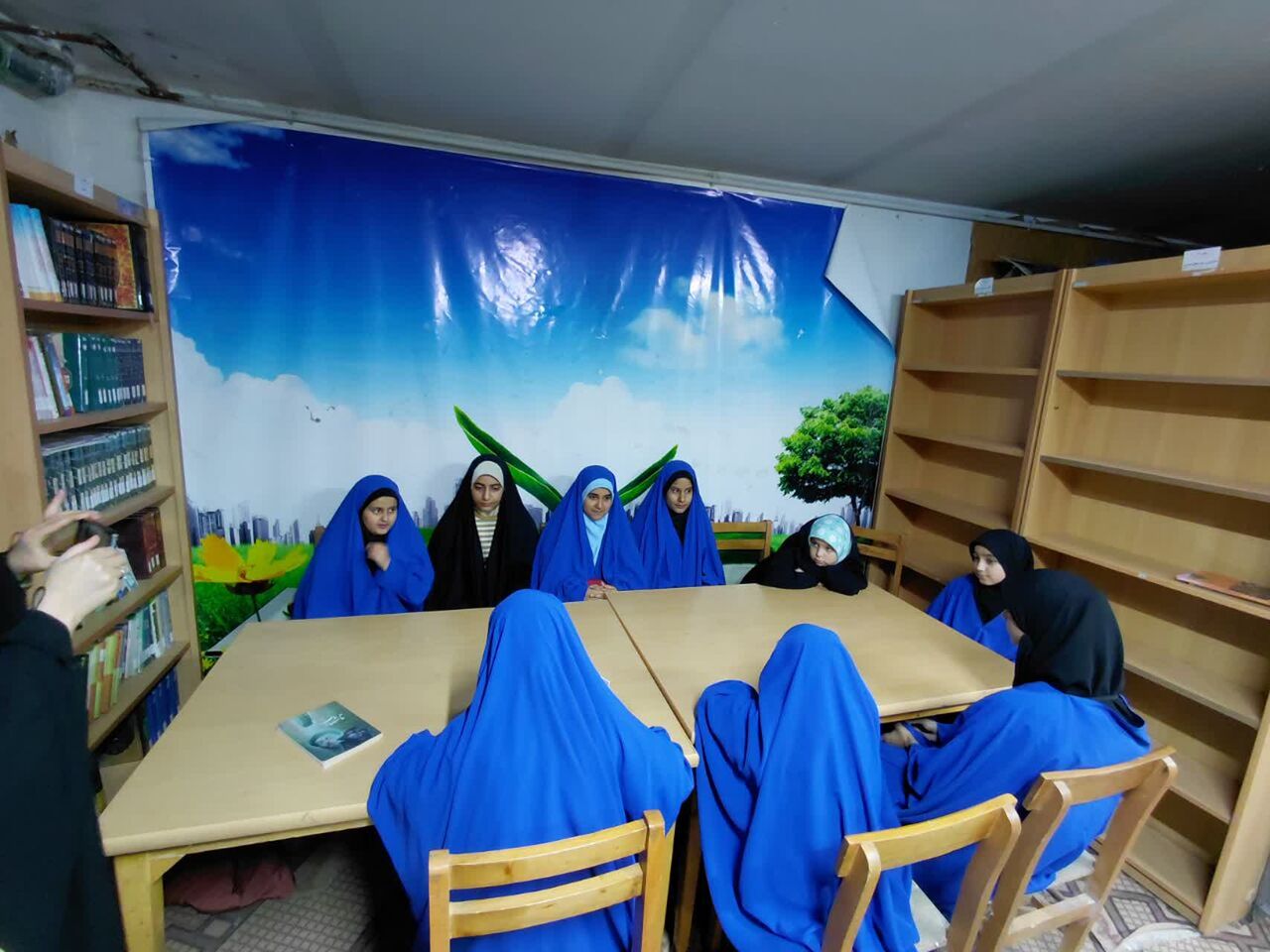 هدایت "نوگلان انقلاب" به سوی کتابخانه، سرمایهگذاری برای فردایی روشن