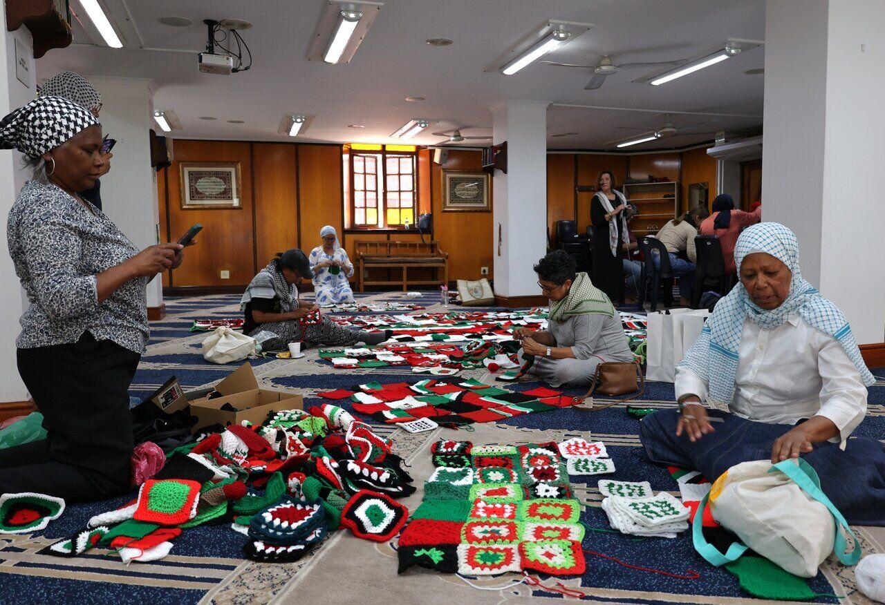 آغاز پروژه بافندگی در مسجد کیپ تاون آفریقای جنوبی به منظور همبستگی با فلسطین