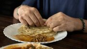 غذا خوردن با دست در پاکستان یک فرهنگ اسلامی محسوب می شود