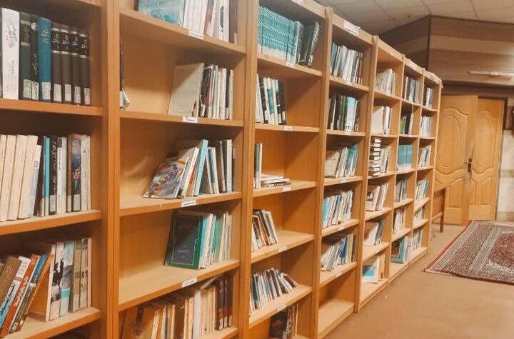 خدمت‌رسانی کتابخانه فاطمی با بیش از ۲۰۰ هزار منبع علمی و پژوهشی