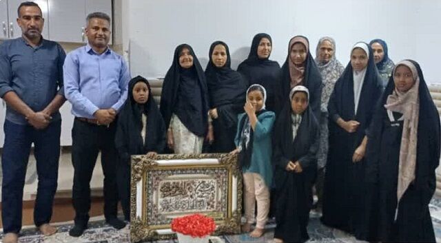 دیدار معنوی دختران مسجدی روستای لردمنجلی با مادر شهید عباس قطارانی‌نژاد